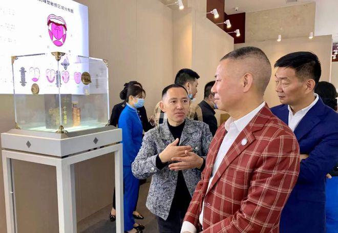 经典传承务实发展一带一路促进会参观千年国酒品牌糖酒会展区
